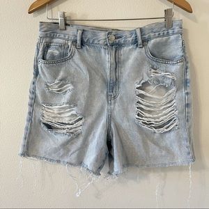 American Eagle Outfitters Mom 4.5” Short Light Wash Distressed High Waist-10